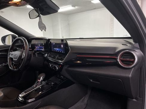 Certified 2024 Chevrolet Trax RS w/ Sunroof Package FWD image 27
