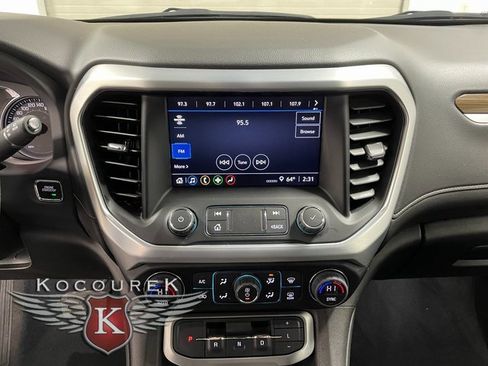 Used 2023 GMC Acadia SLE image 16