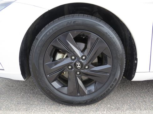 Used 2023 Hyundai Elantra SEL image 13