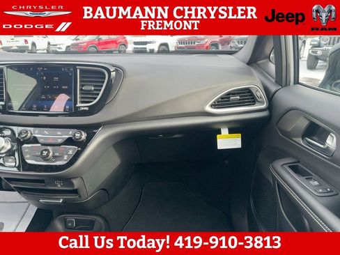 New 2026 Chrysler Voyager LX FWD image 13