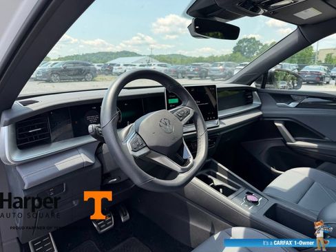 Used 2025 Volkswagen Tiguan SE R-Line AWD/4WD image 14