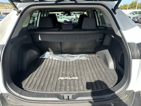 Used 2025 Toyota RAV4 XLE w/ Convenience Package image 5