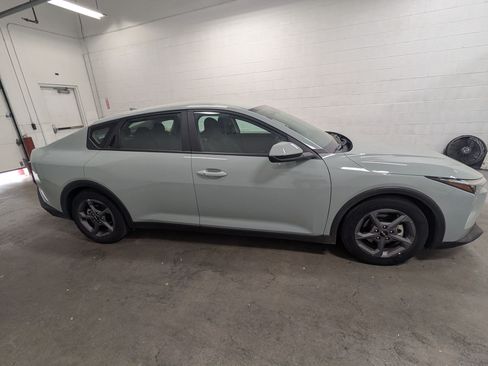 Used 2025 Kia K4 FWD image 3