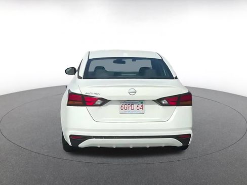 Used 2025 Nissan Altima 2.5 SV FWD image 10
