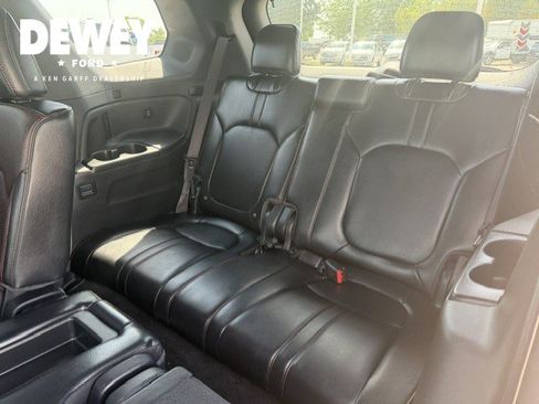 Used 2025 Honda Pilot Black Edition image 31