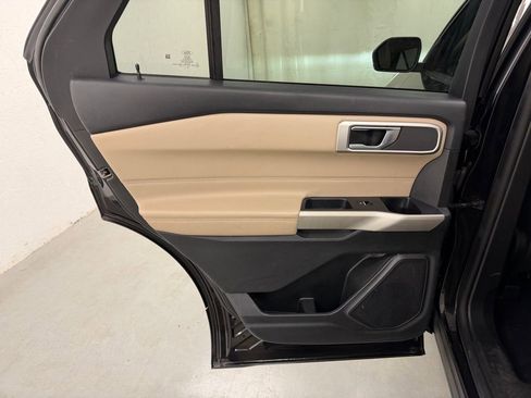 Used 2020 Ford Explorer XLT w/ Equipment Group 202A AWD/4WD image 19