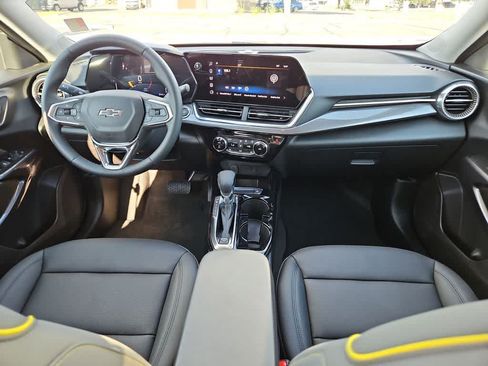 Used 2025 Chevrolet Trax ACTIV FWD image 18