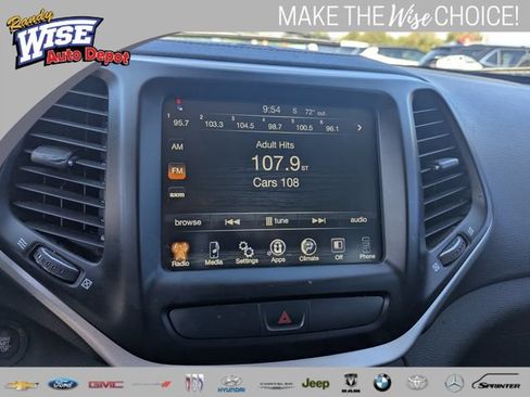 Used 2018 Jeep Cherokee Latitude Plus FWD image 13