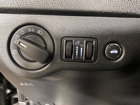 Used 2014 Dodge Charger SE w/ Sport Appearance Group image 8