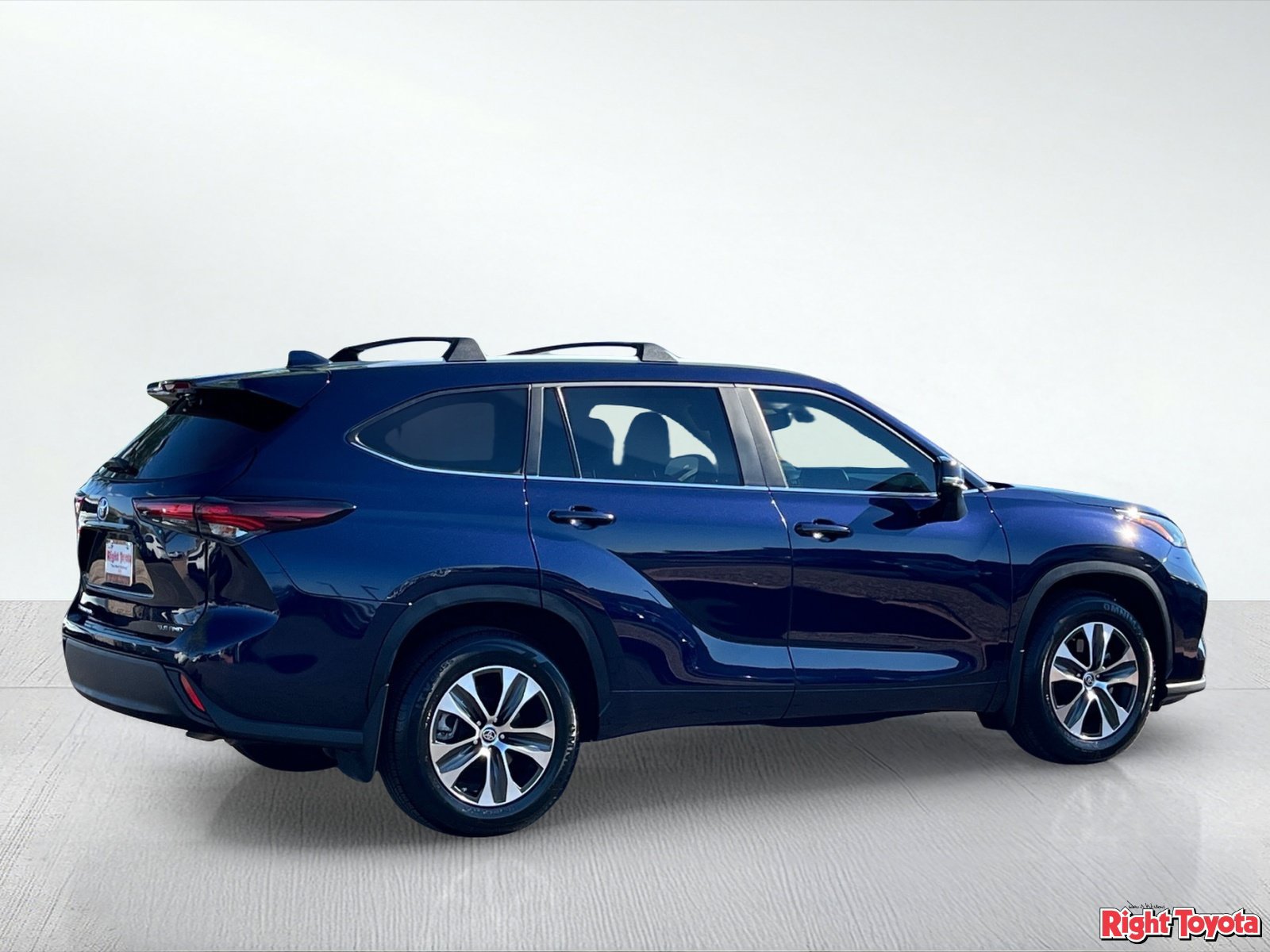 Used 2024 Toyota Highlander XLE AWD/4WD image 5