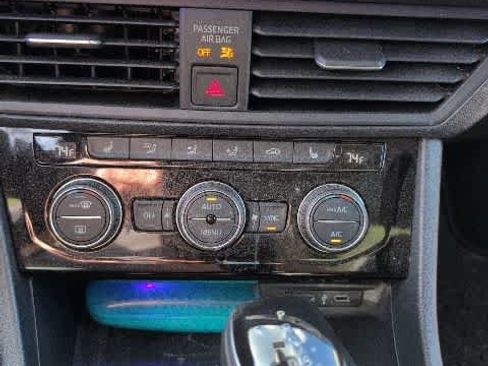 Used 2022 Volkswagen Jetta SEL FWD image 18