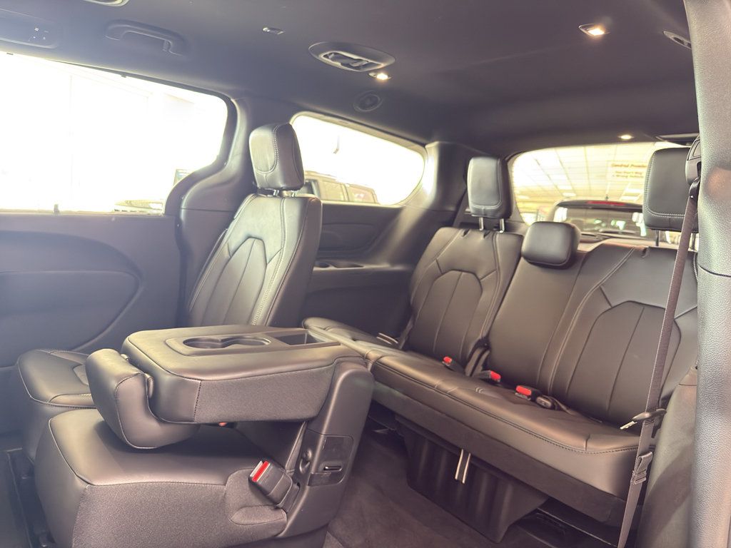 New 2027 Chrysler Pacifica Select FWD image 28