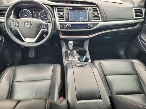 Used 2019 Toyota Highlander image 16