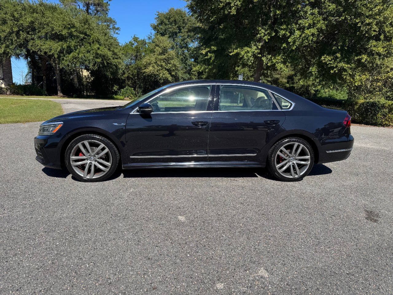 Used 2019 Volkswagen Passat 2.0T SE R-Line FWD image 3