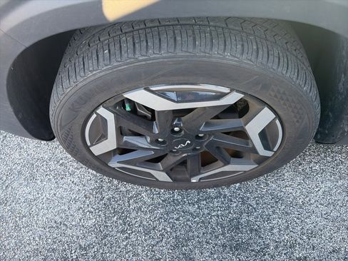 Used 2024 Kia Seltos SX image 12