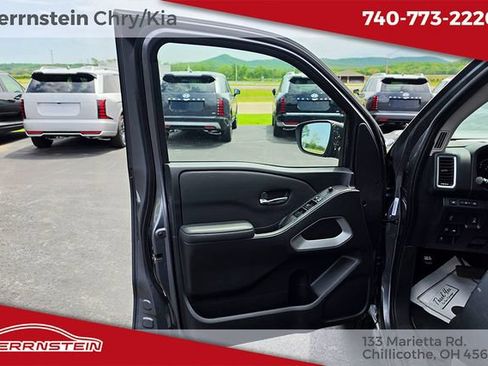 Used 2023 Nissan Frontier SV w/ SV Convenience Package AWD/4WD image 13