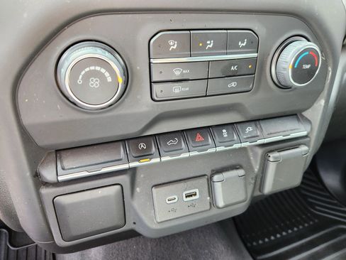 Used 2021 Chevrolet Silverado 1500 Custom image 32