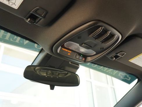 Used 2026 Chevrolet Trax RS w/ Sunroof Package FWD image 23