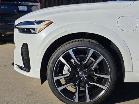 Used 2025 Volvo XC60 T8 Ultra w/ Protection Package Premier image 14