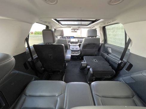 Used 2025 Ford Expedition Active AWD/4WD image 5