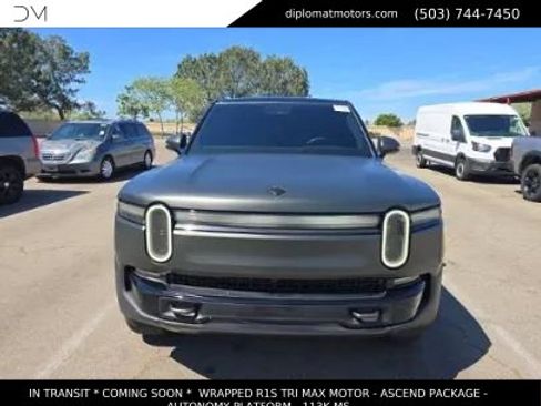 Used 2025 Rivian R1S Premium image 2