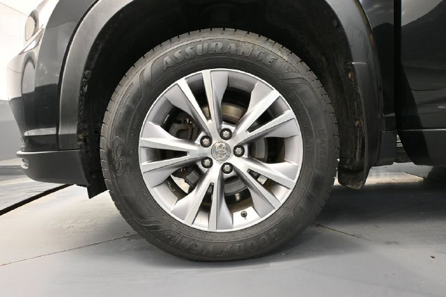 Used 2015 Toyota Highlander XLE AWD/4WD image 12