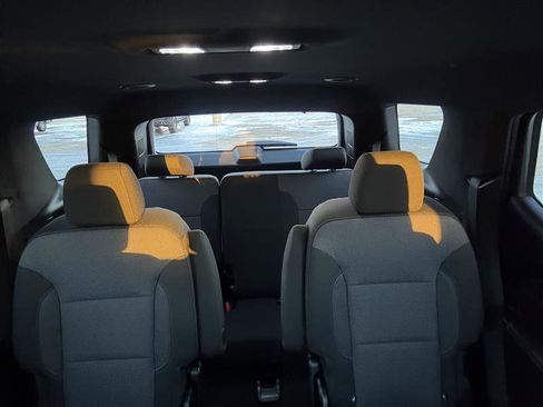 Used 2023 Chevrolet Traverse LT image 27