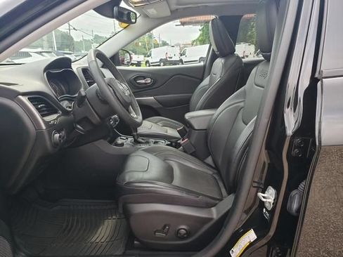 Used 2022 Jeep Cherokee Latitude Lux w/ Sun & Sound Group AWD/4WD image 10