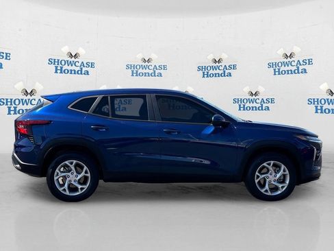 Used 2024 Chevrolet Trax LS w/ LS Convenience Package FWD image 7