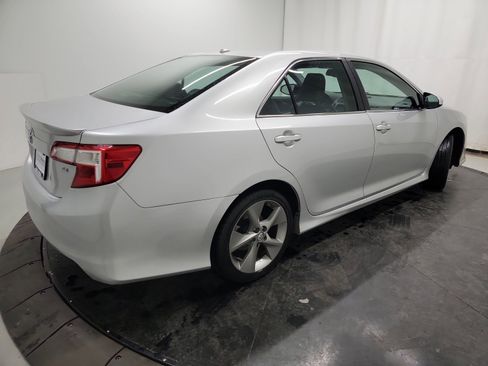 Used 2014 Toyota Camry SE w/ Leather Package image 9