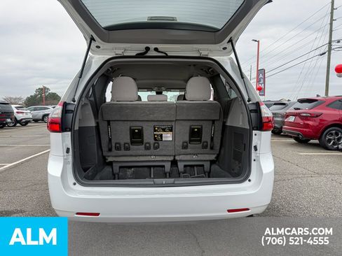 Used 2020 Toyota Sienna L image 21