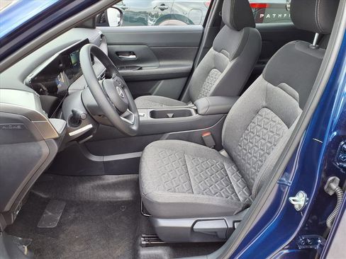 New 2026 Nissan Kicks SV w/ SV Premium Package image 4