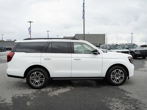 Used 2025 Ford Expedition Active AWD/4WD image 11