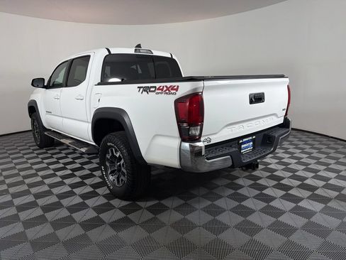 Used 2019 Toyota Tacoma TRD Off-Road AWD/4WD image 5