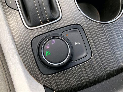 Used 2018 GMC Acadia SLT FWD image 29
