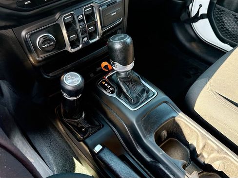 Used 2022 Jeep Wrangler Unlimited Sport AWD/4WD image 18