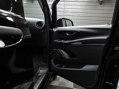 Used 2018 Mercedes-Benz Metris Passenger image 34