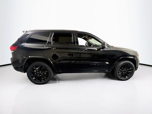 Used 2021 Jeep Grand Cherokee Laredo X AWD/4WD image 4