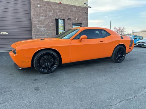 Used 2014 Dodge Challenger R/T image 2