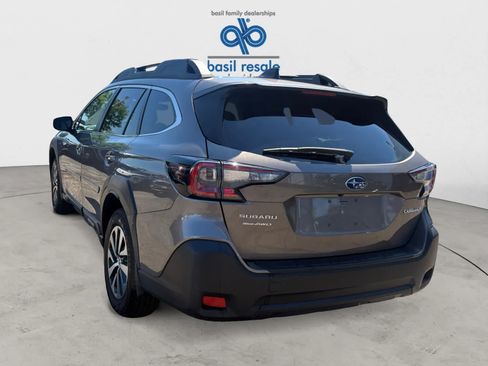 Used 2024 Subaru Outback Premium AWD/4WD image 5