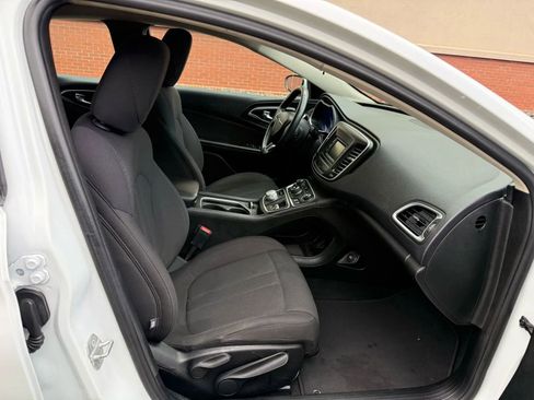 Used 2015 Chrysler 200 Limited w/ Convenience Group image 16