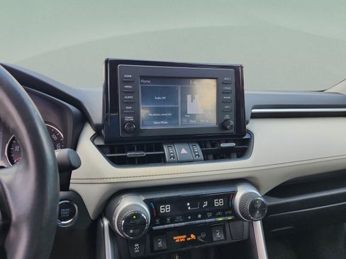 Used 2019 Toyota RAV4 XLE Premium image 13