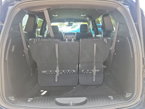Used 2025 Chrysler Pacifica Select FWD image 7