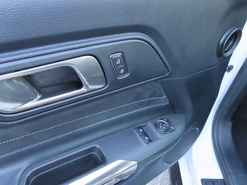 Used 2016 Ford Mustang Shelby GT350 w/ Technology Package image 15