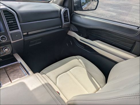 Used 2020 Ford Expedition Platinum RWD image 17