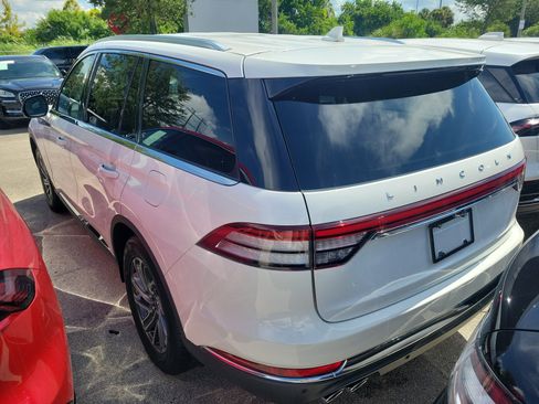 Certified 2024 Lincoln Aviator 2WD image 3