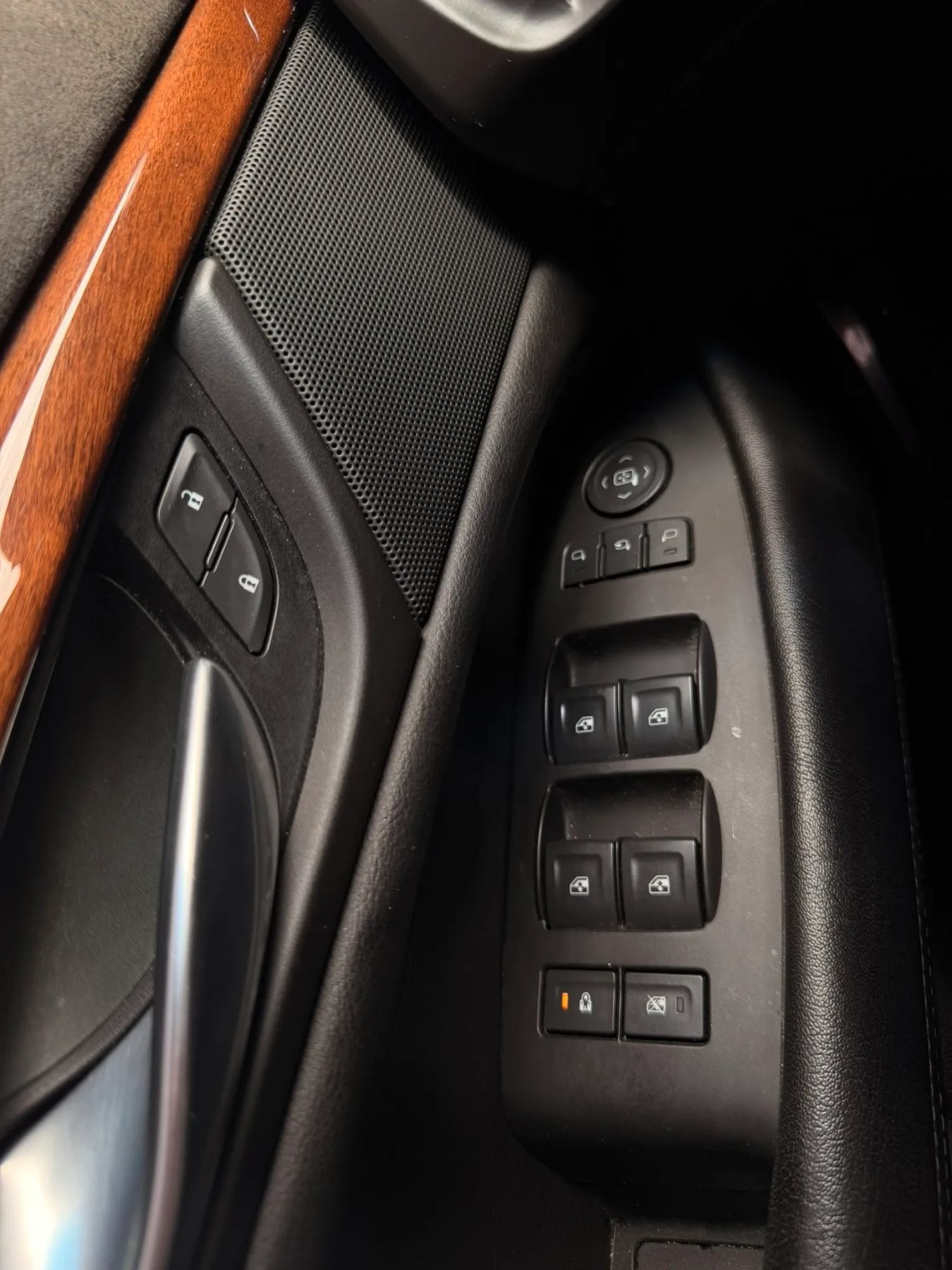 Used 2016 Cadillac Escalade Luxury AWD/4WD image 17