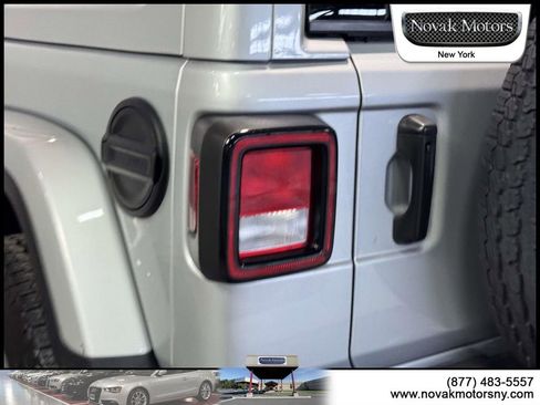 Used 2022 Jeep Wrangler Unlimited Sahara w/ Cold Weather Group image 8