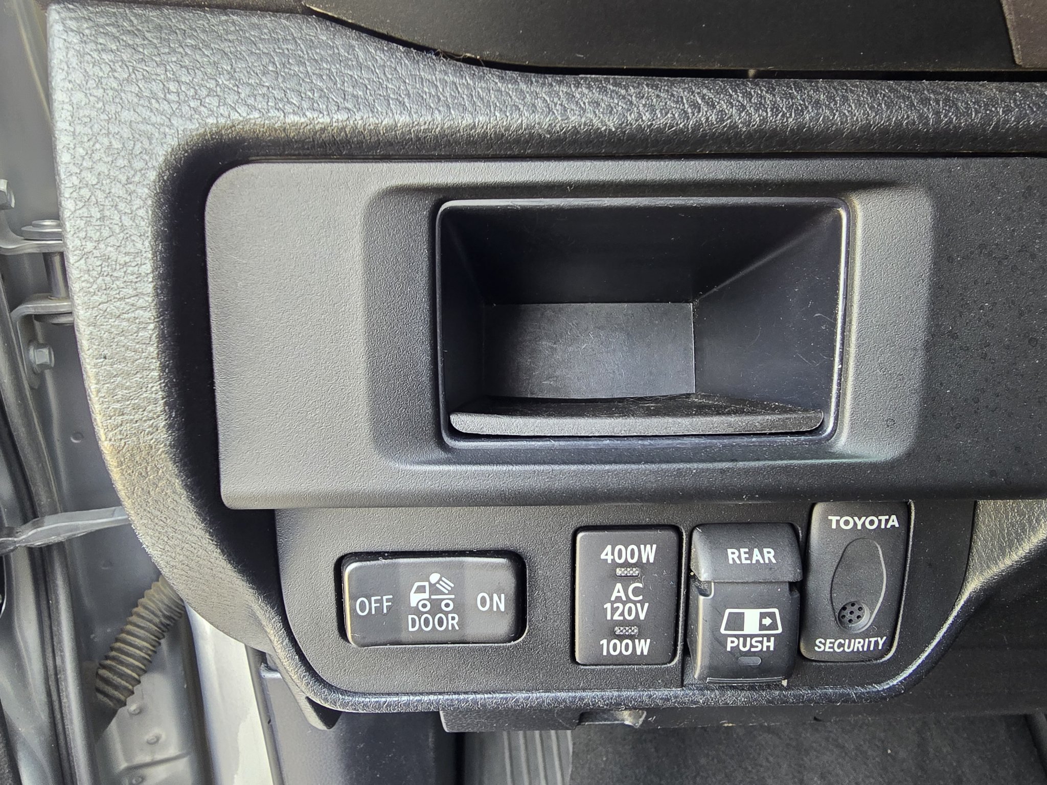 Used 2017 Toyota Tacoma Limited w/ Tow Package AWD/4WD image 19