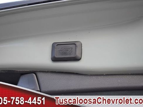 Used 2022 Toyota RAV4 XLE Premium image 10